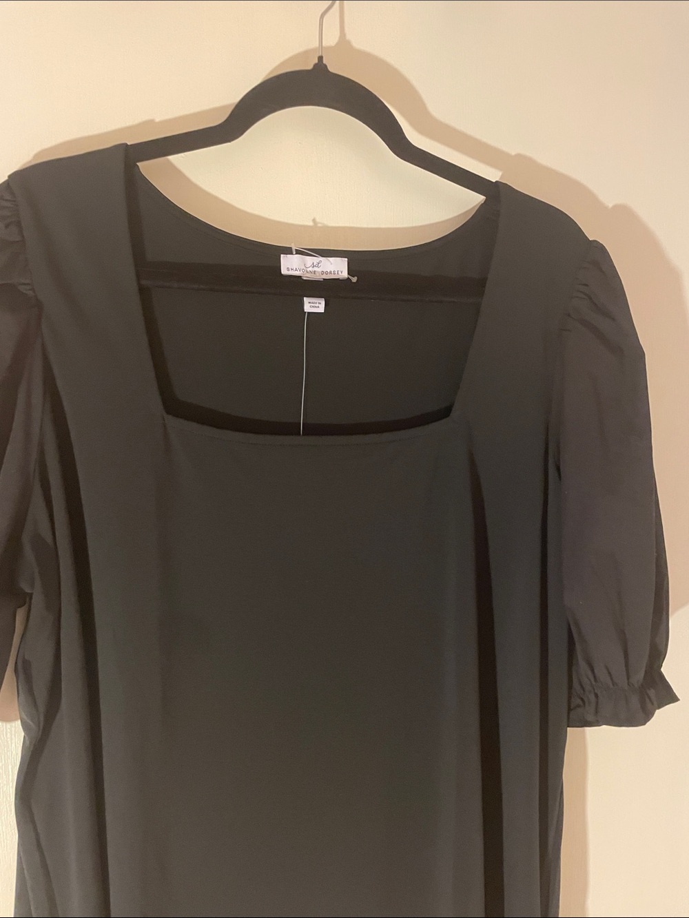 S.Dorsey Black Square neck Pouf Sleeves Liquid Knit Body Top
1X